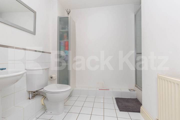 3 bed 2 bathroom property located within a gated developement in Holloway Tollington Way, Holloway